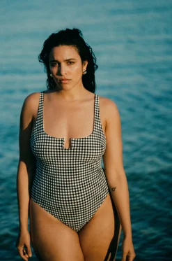 Ysé Une pièce Cabine secrète^ Les Une-Pièce